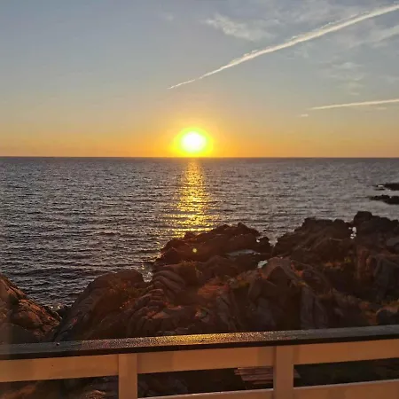 With Panoramic Views On The Rocks, Bornholm Apartment *