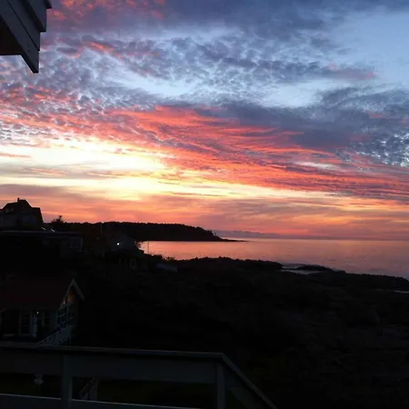 With Panoramic Views On The Rocks, Bornholm Apartment *
