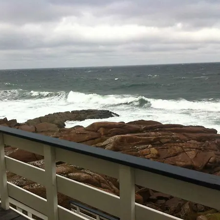 With Panoramic Views On The Rocks, Bornholm Apartment
